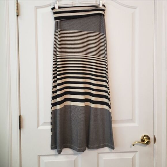 DNA Conture Skirt - Picture 2 of 4